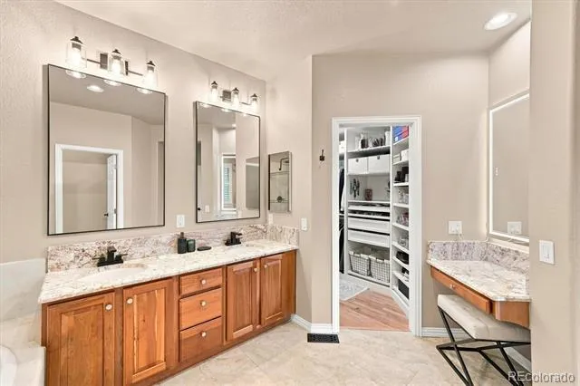 2908 Oakshire Court Littleton, CO 80126