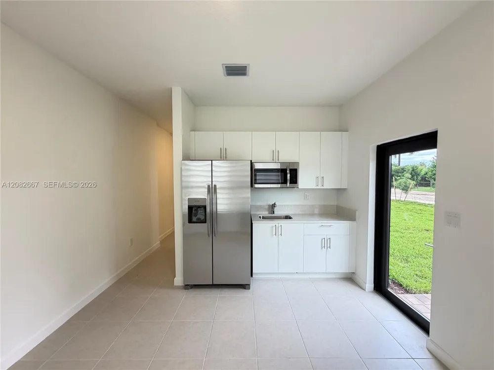 19111 SW 315 St #b Homestead, FL 33033