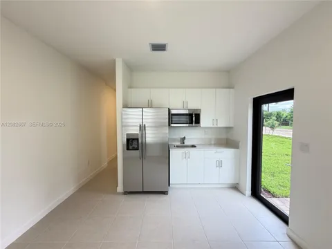 19111 SW 315 St #b
