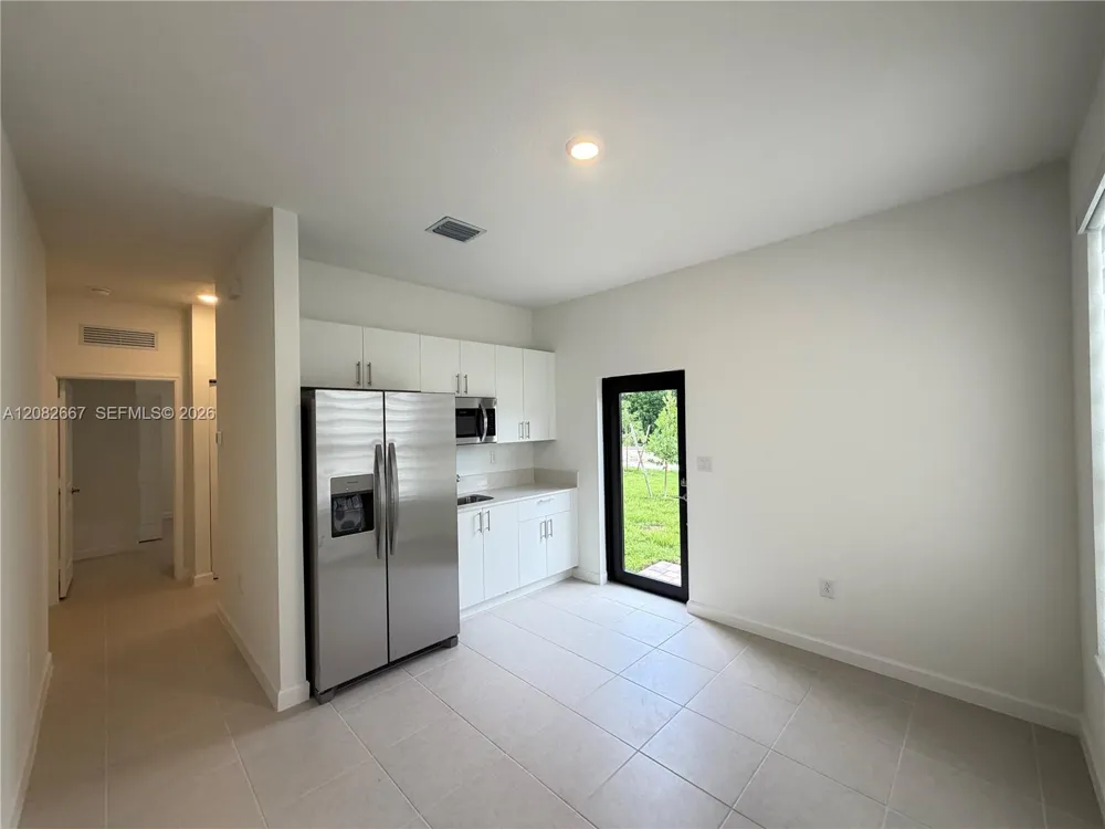 19111 SW 315 St #b Homestead, FL 33033