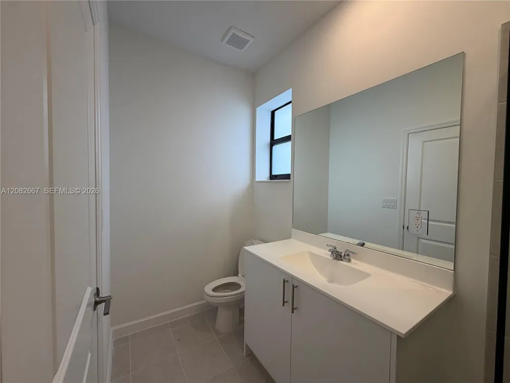 19111 SW 315 St #b Homestead, FL 33033