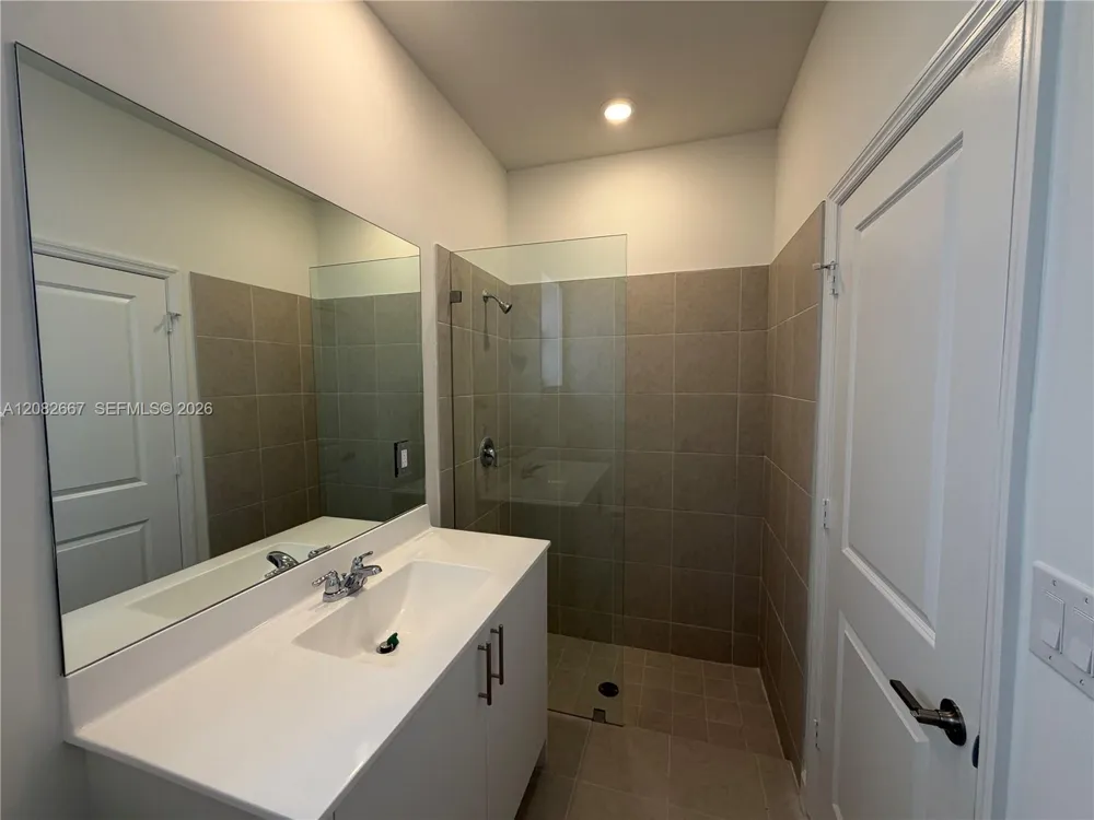 19111 SW 315 St #b Homestead, FL 33033