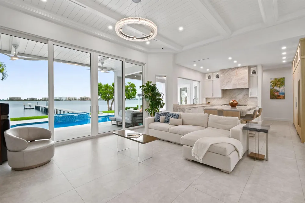 3 Lakeside Palms Court 