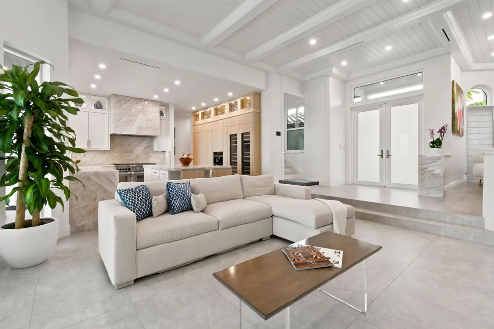 3 Lakeside Palms Court 