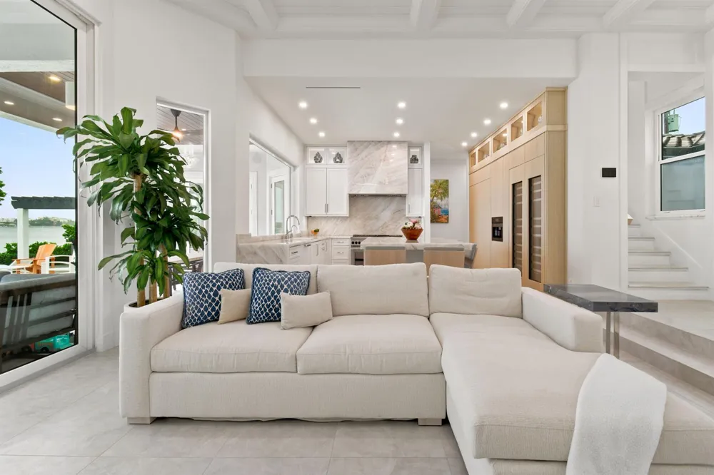 3 Lakeside Palms Court 