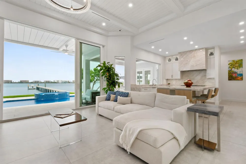 3 Lakeside Palms Court 