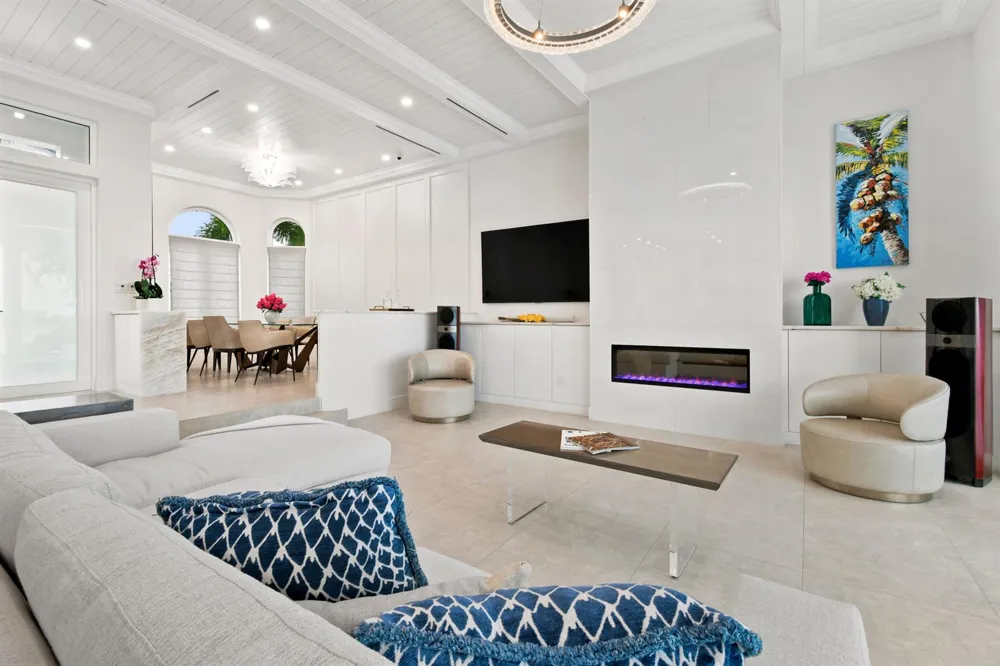 3 Lakeside Palms Court 
