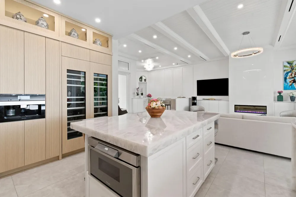3 Lakeside Palms Court 