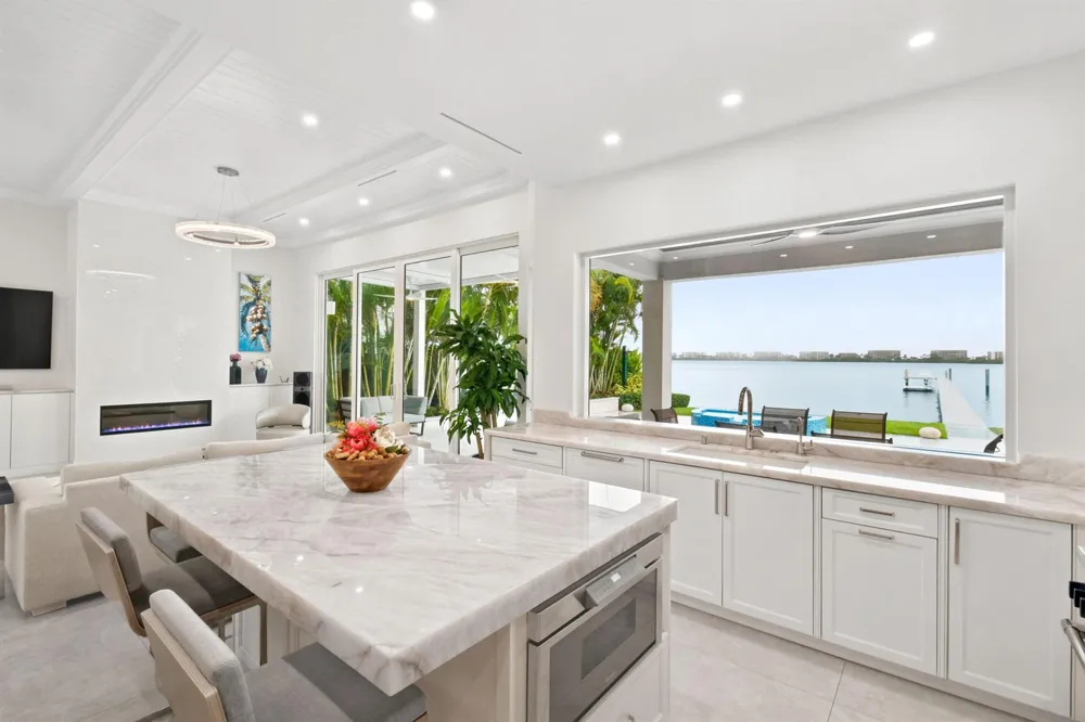 3 Lakeside Palms Court 