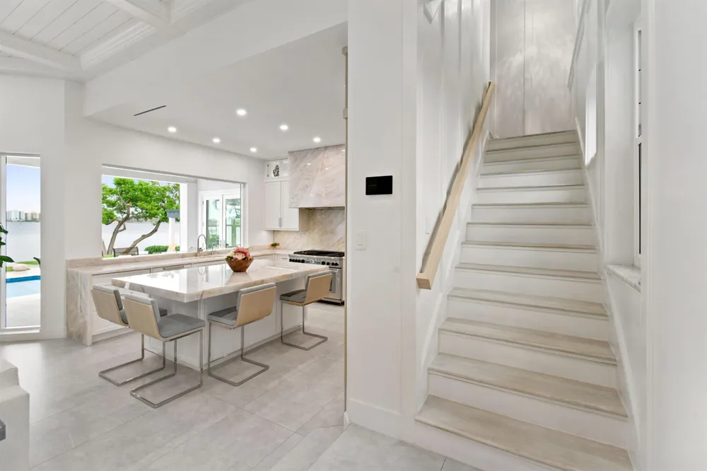 3 Lakeside Palms Court 