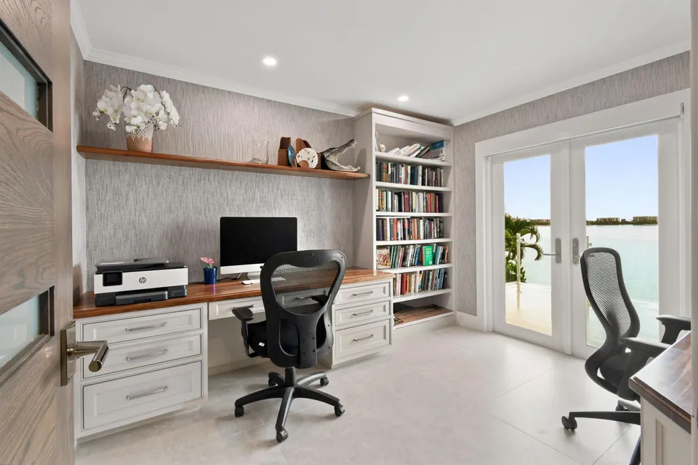 3 Lakeside Palms Court 