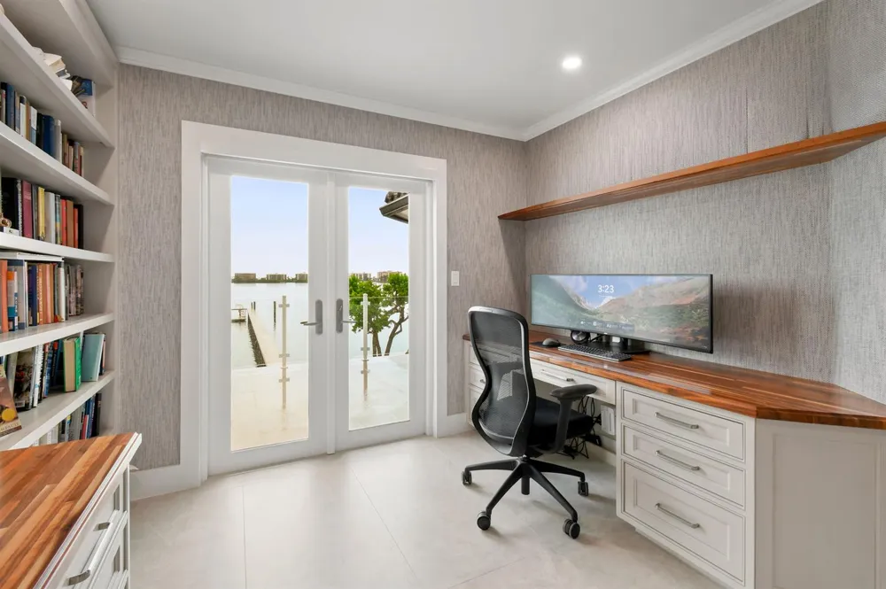 3 Lakeside Palms Court 