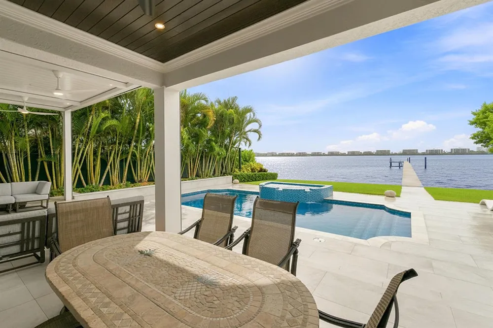3 Lakeside Palms Court 
