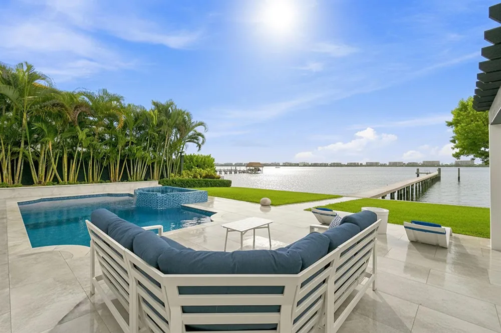 3 Lakeside Palms Court 