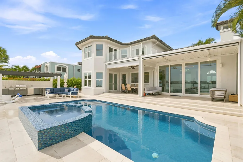 3 Lakeside Palms Court 