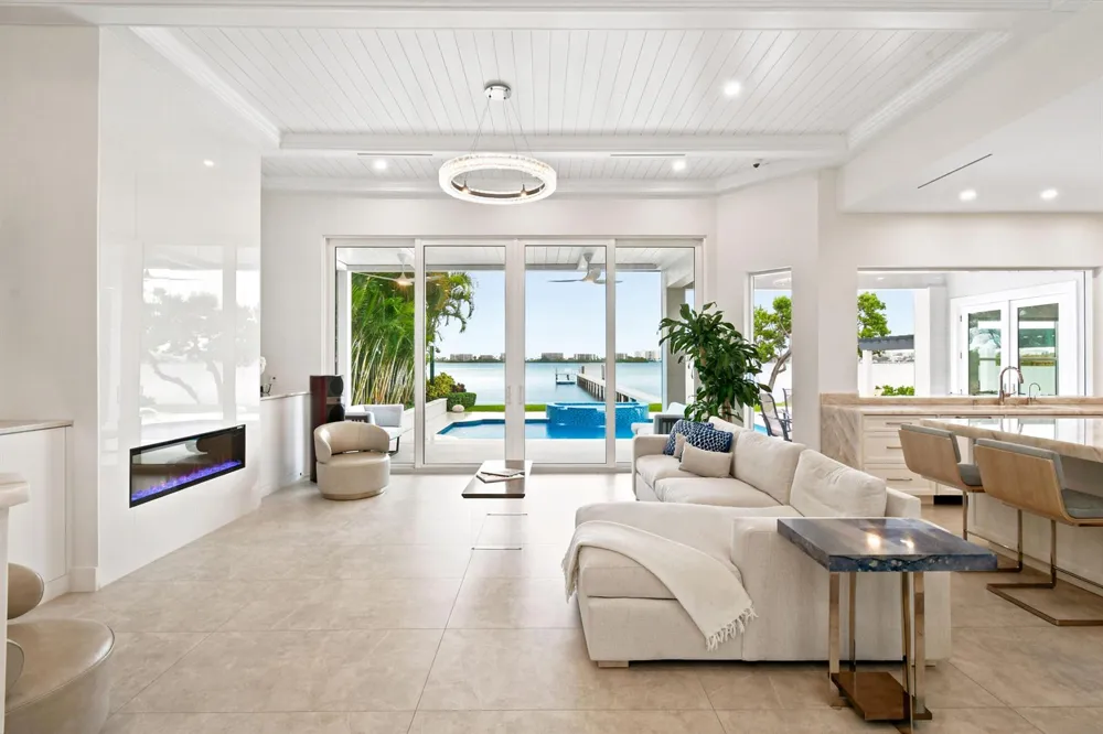 3 Lakeside Palms Court 