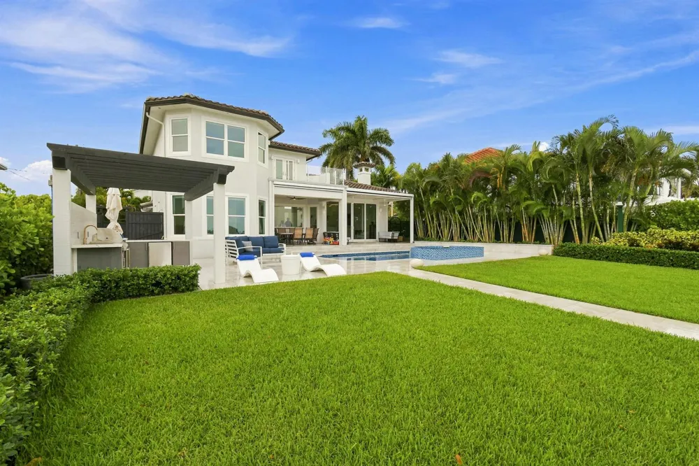 3 Lakeside Palms Court 