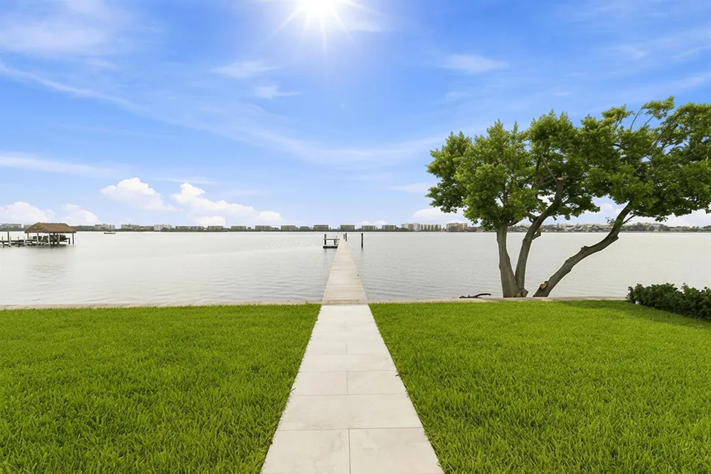 3 Lakeside Palms Court 
