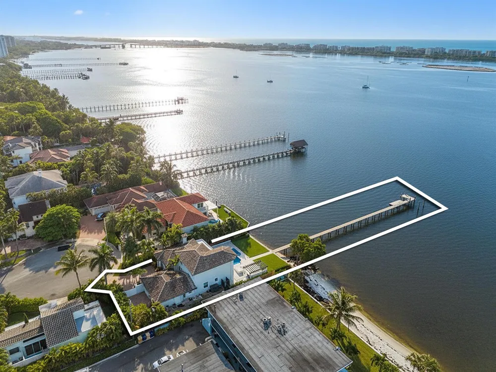 3 Lakeside Palms Court 