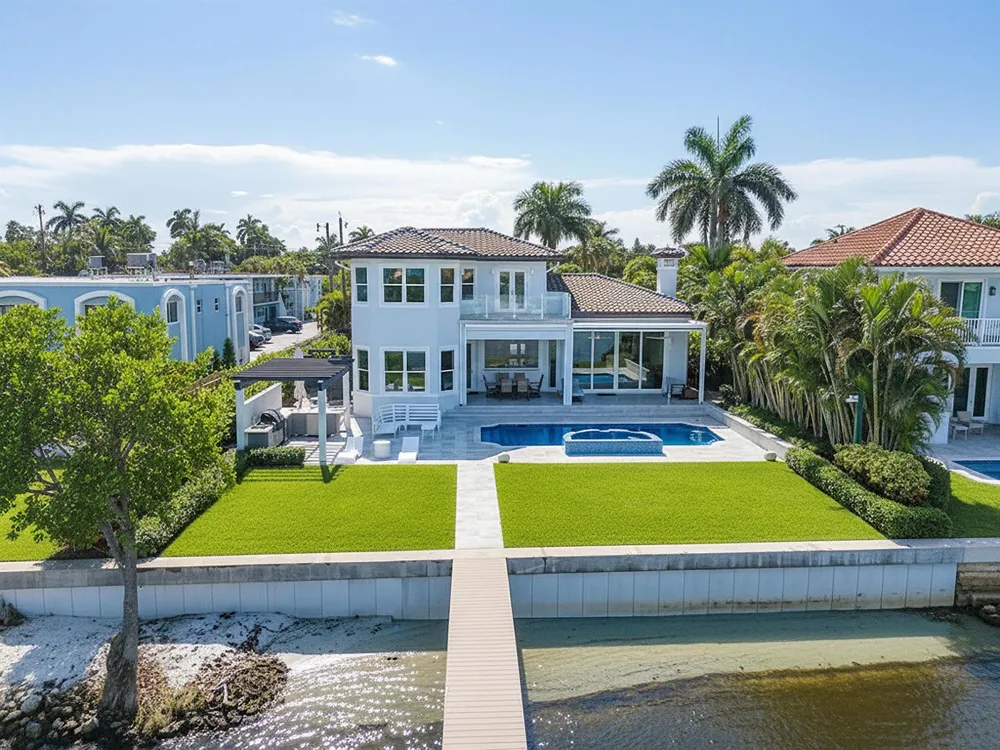 3 Lakeside Palms Court 
