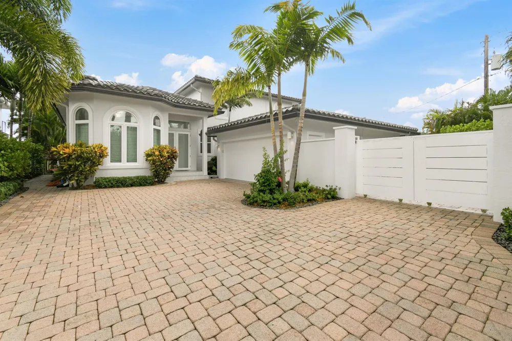 3 Lakeside Palms Court 