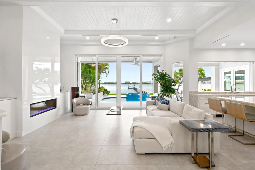 3 Lakeside Palms Court 