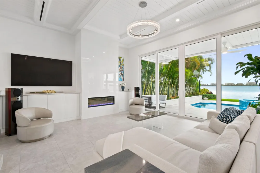 3 Lakeside Palms Court 
