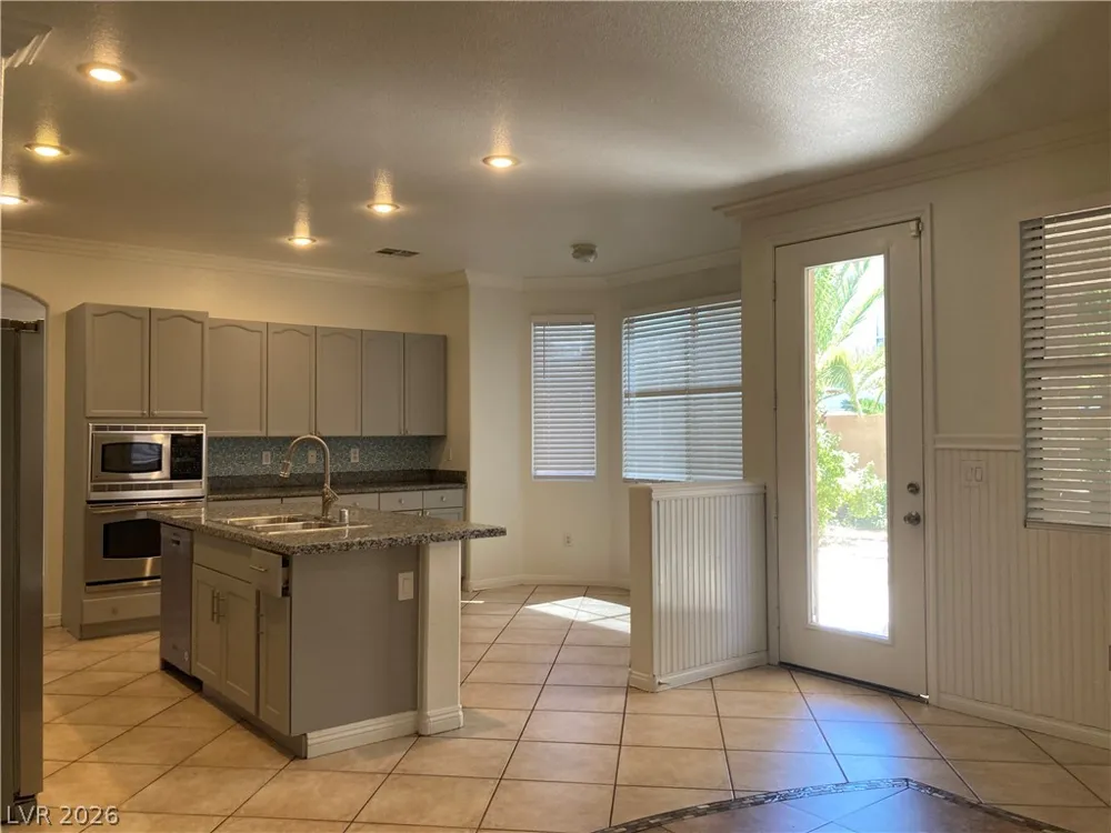 8877 Waltzing Waters Court Las Vegas, NV 89147