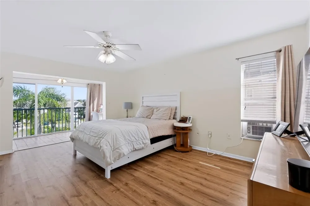 255 CAPRI CIRCLE #22 Treasure Island, FL 33706