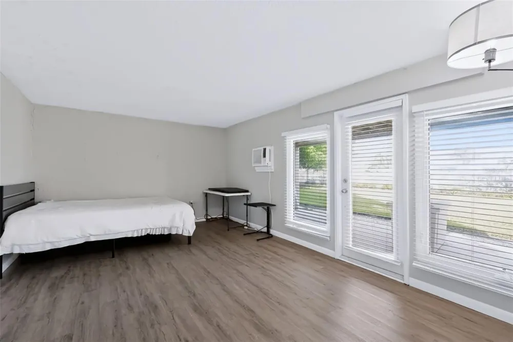 255 CAPRI CIRCLE #22 Treasure Island, FL 33706