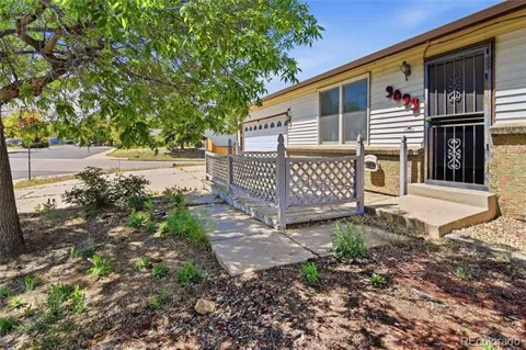 3093 S Olathe Way