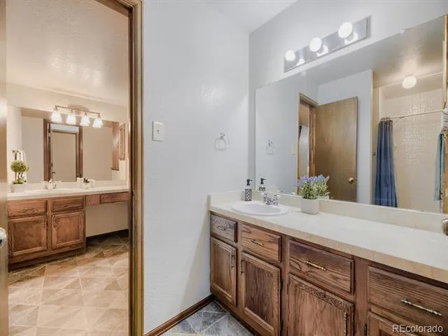 2835 W Davies Drive Littleton, CO 80120