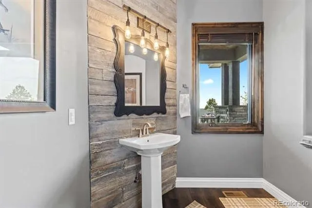 15295 E Cherry Creek Road Larkspur, CO 80118