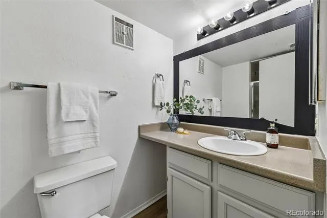 1075 S Elkhart Way #202 Aurora, CO 80012