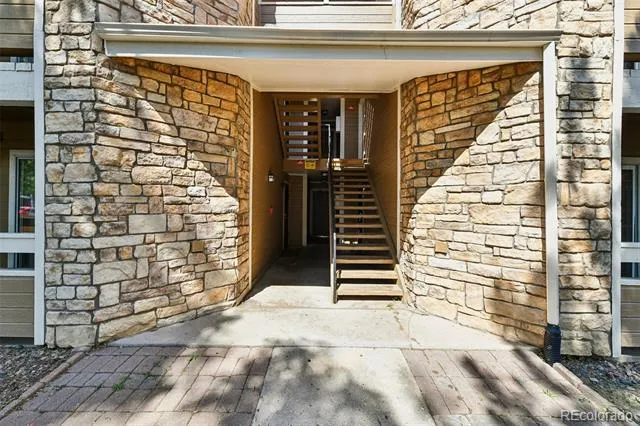 1075 S Elkhart Way #202 Aurora, CO 80012