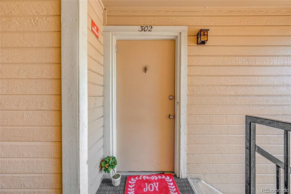 1075 S Elkhart Way #302 Aurora, CO 80012