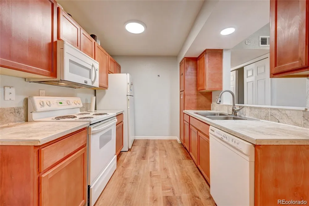1075 S Elkhart Way #302 Aurora, CO 80012