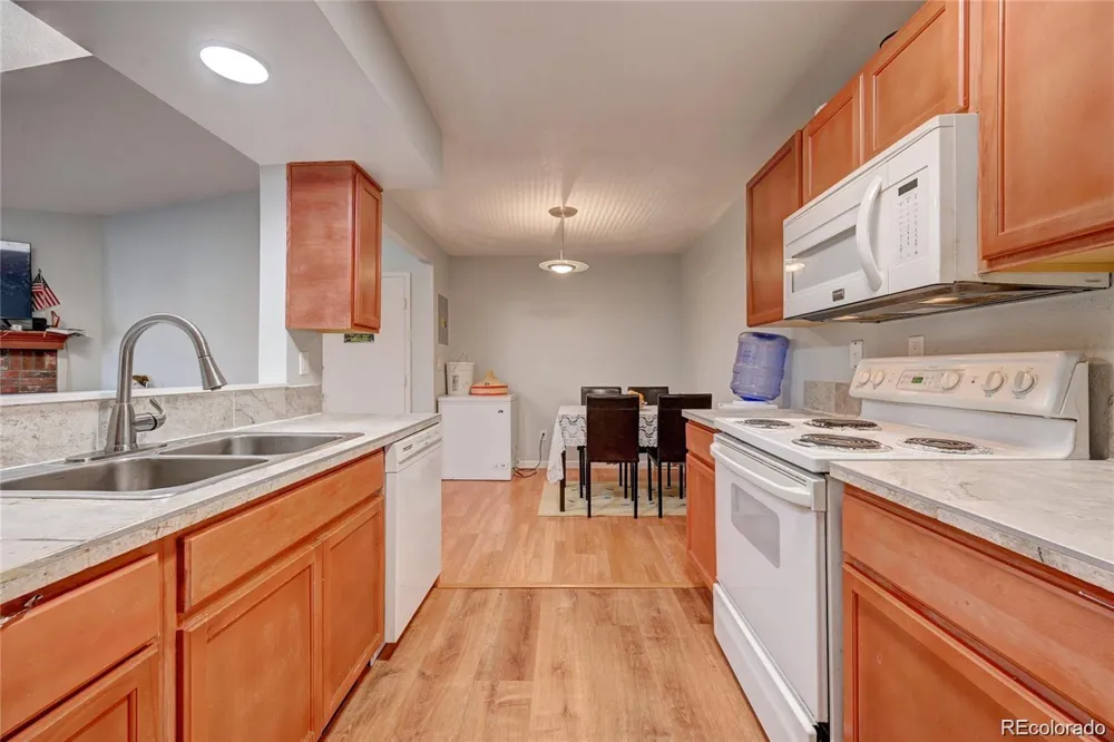 1075 S Elkhart Way #302 Aurora, CO 80012
