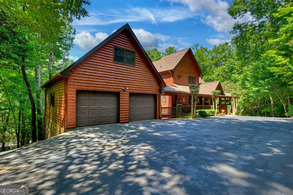 2975 Mountain Tops RD Blue Ridge, GA 30513