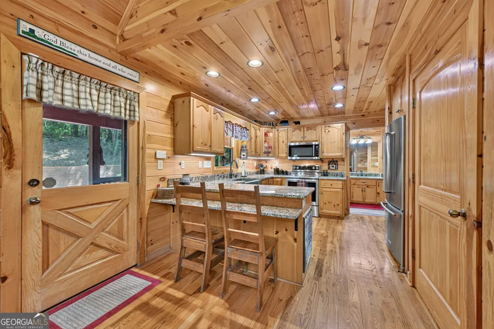 2975 Mountain Tops RD Blue Ridge, GA 30513