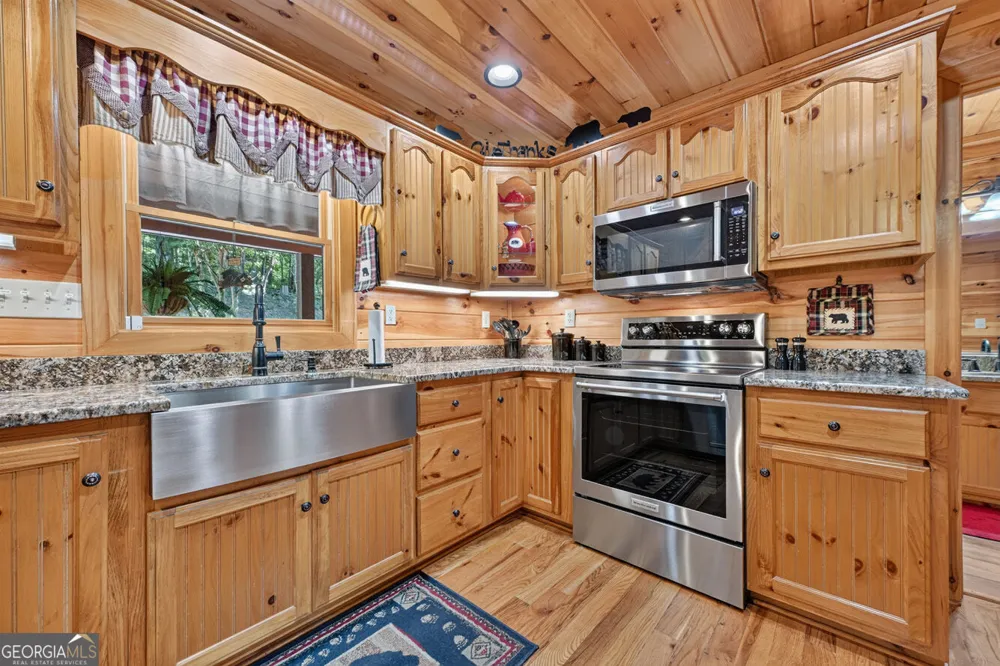 2975 Mountain Tops RD Blue Ridge, GA 30513