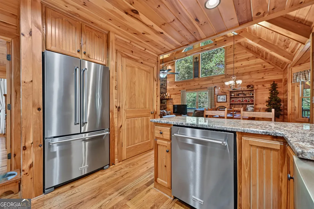 2975 Mountain Tops RD Blue Ridge, GA 30513