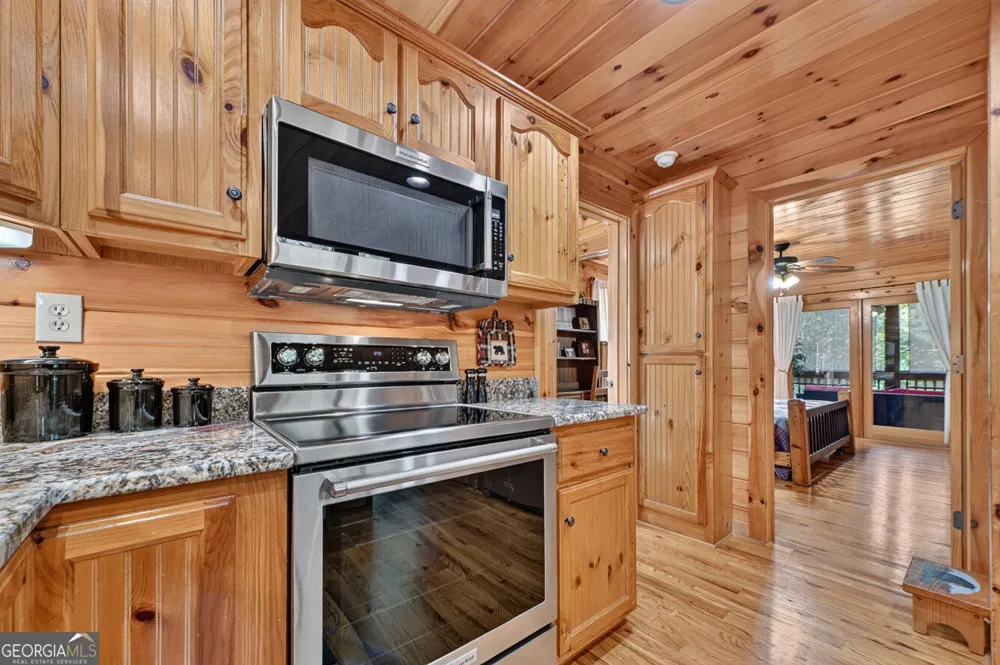 2975 Mountain Tops RD Blue Ridge, GA 30513