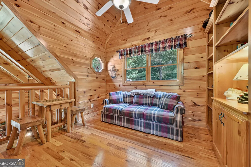 2975 Mountain Tops RD Blue Ridge, GA 30513