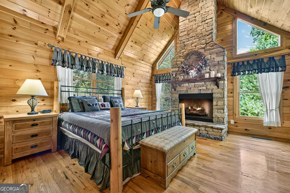 2975 Mountain Tops RD Blue Ridge, GA 30513