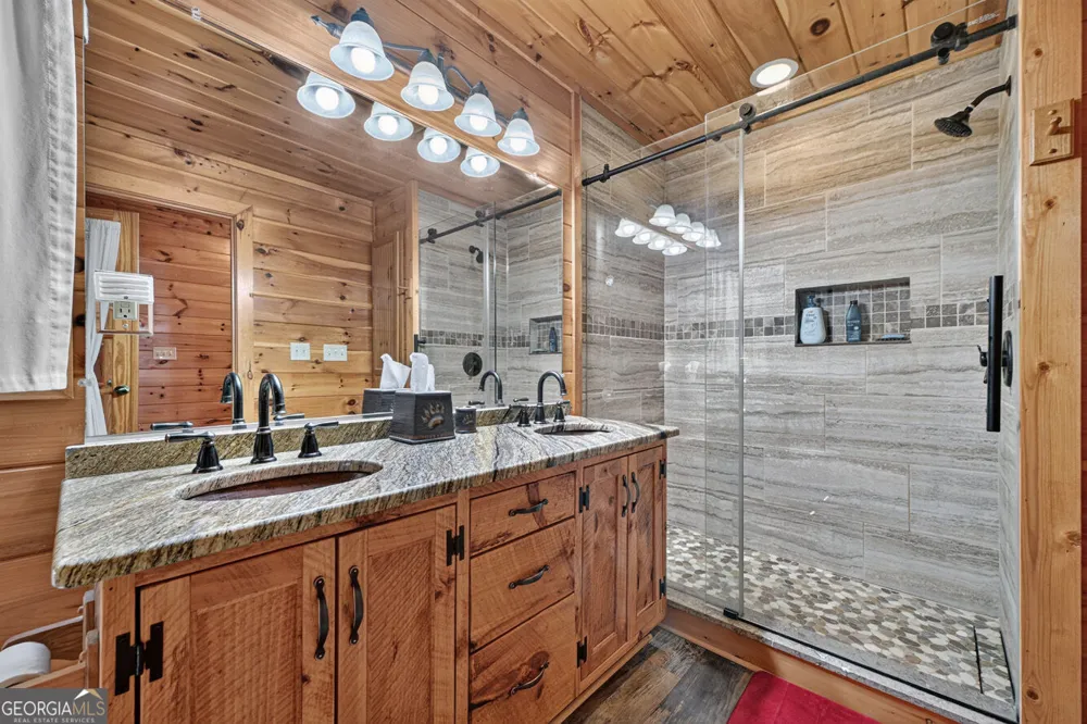 2975 Mountain Tops RD Blue Ridge, GA 30513