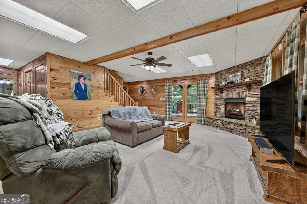 2975 Mountain Tops RD Blue Ridge, GA 30513