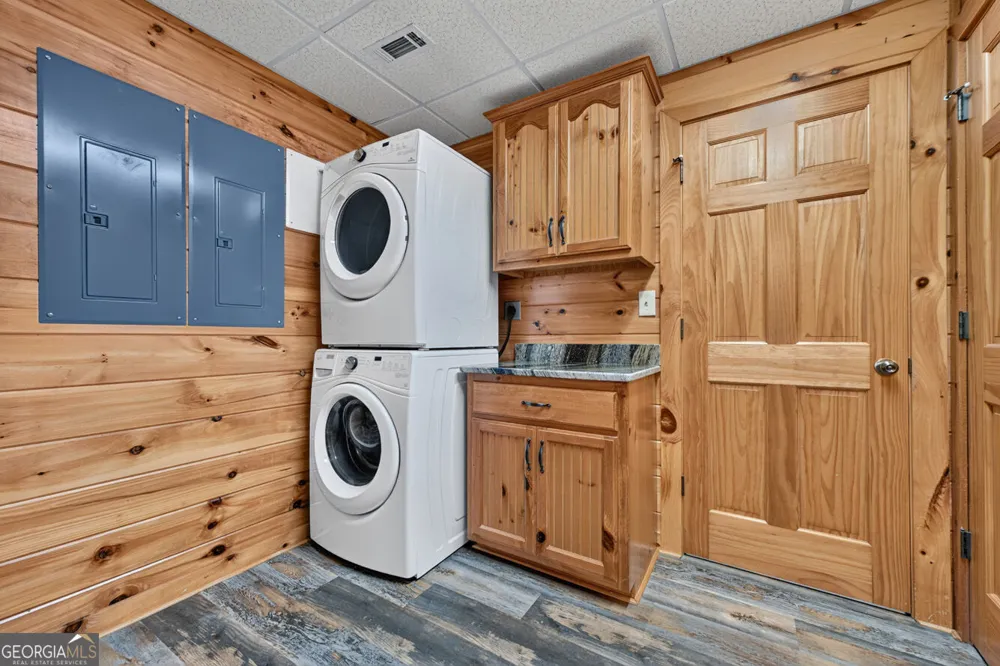 2975 Mountain Tops RD Blue Ridge, GA 30513