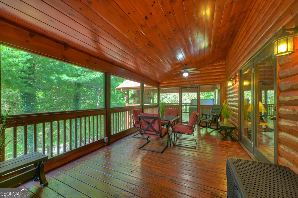 2975 Mountain Tops RD Blue Ridge, GA 30513
