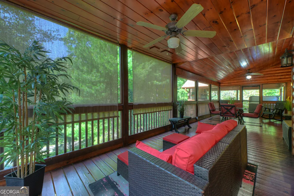 2975 Mountain Tops RD Blue Ridge, GA 30513